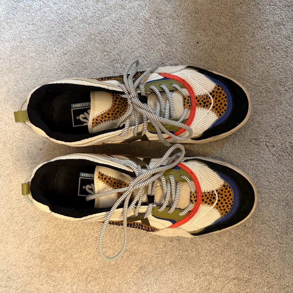 Stylish Vans Sneakers with Multicolor Design